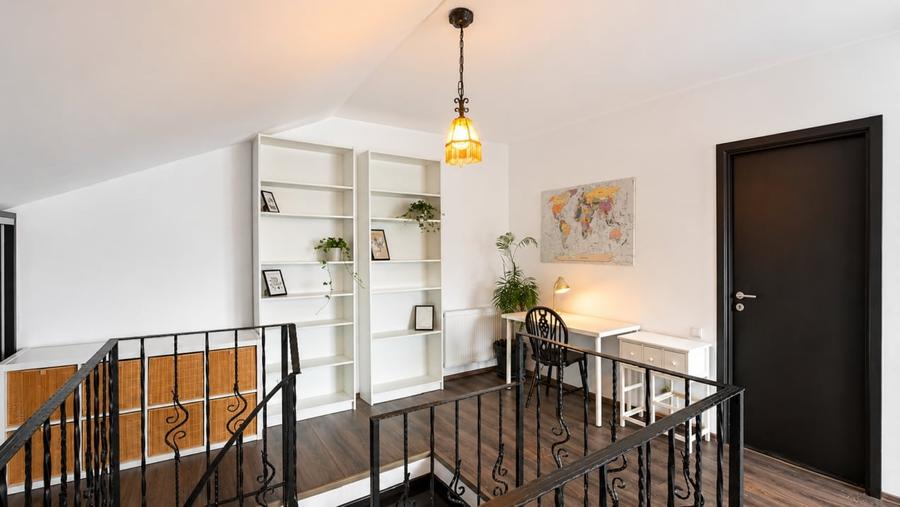 Apartament cu 3 camere, mobilat în Tractorul