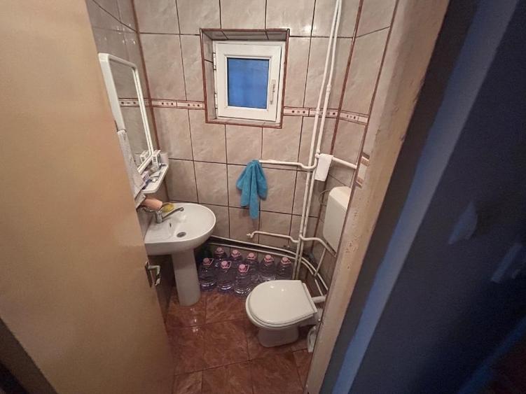Apartament cu 3 camere decomandat, mobilat în Fetești-Gară