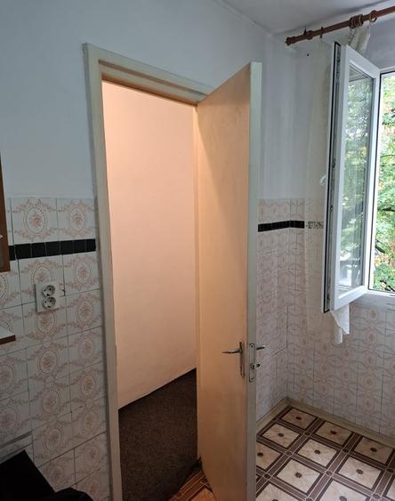 Apartament cu 3 camere semidecomandat în Rahova