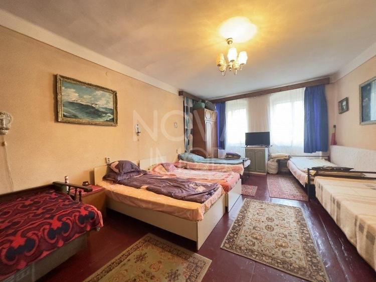 Casă individuală cu 10 camere cu Canalizare în Ultracentral