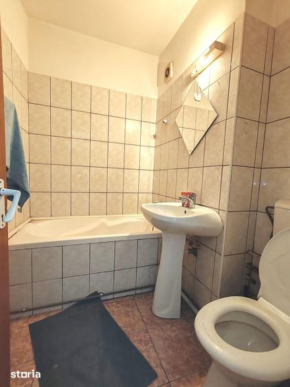 Apartament cu 2 camere semidecomandat în Craiovei