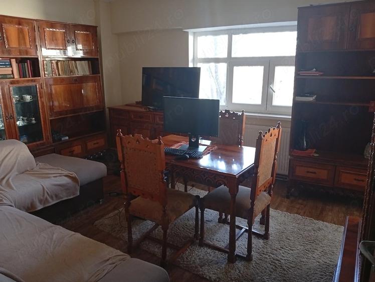 Apartament cu 3 camere decomandat în Central