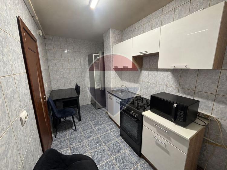 Apartament cu 3 camere decomandat, mobilat în Zețarilor