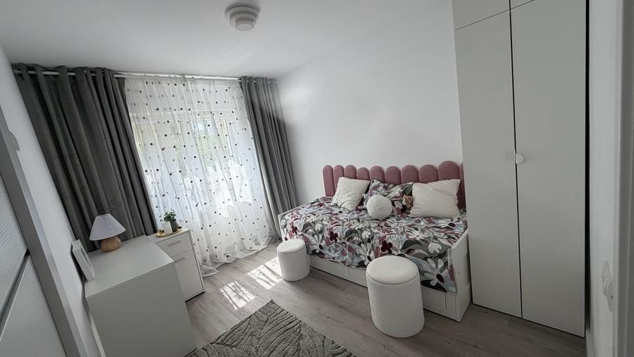 Apartament cu 4 camere semidecomandat în Ștefan cel Mare