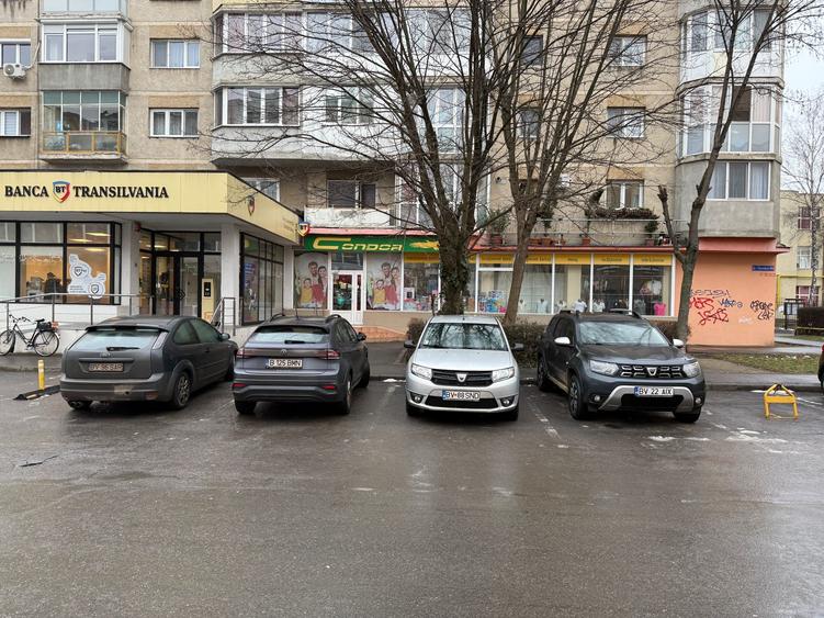 Spațiu comercial, de 172 mp, în Tractorul