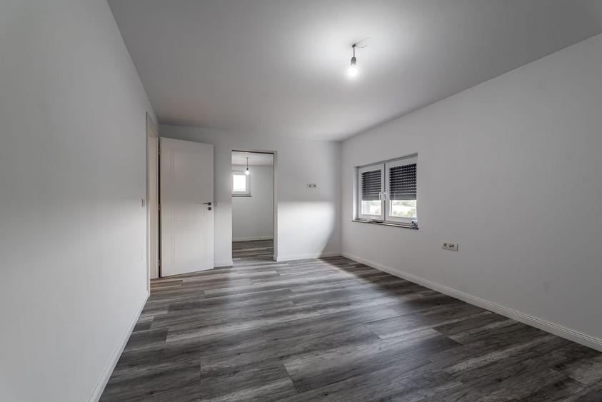 Casă individuală cu 4 camere cu Canalizare în Călugăreni