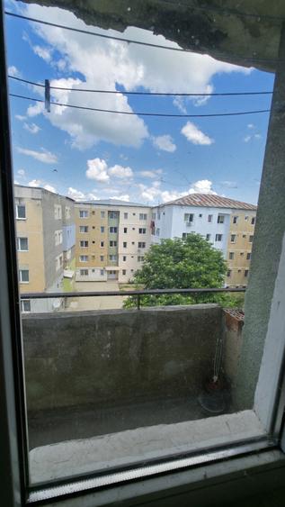Apartament cu 4 camere semidecomandat în Central
