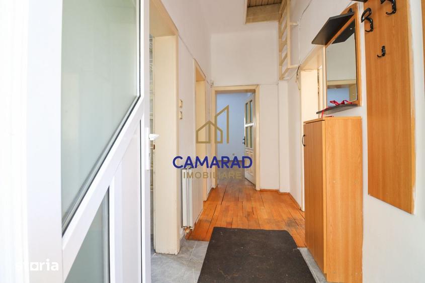 Casă cu 9 camere cu Teren 50 Mp în Tei