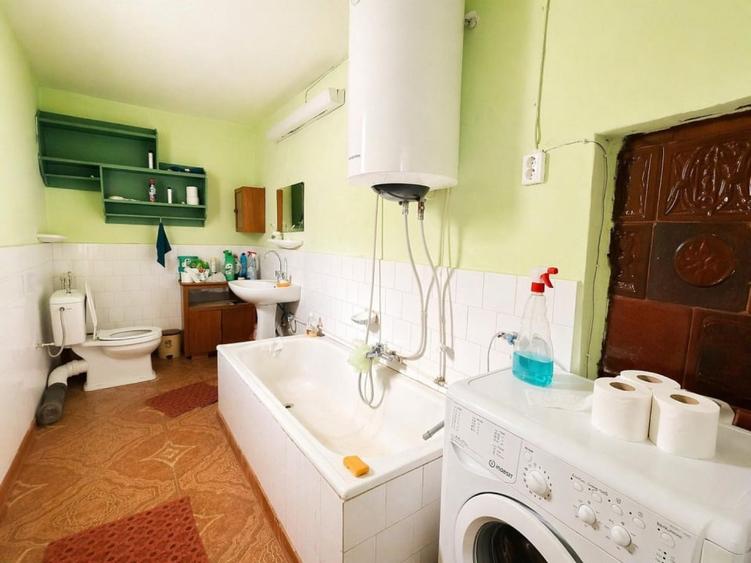 Casă cu 4 camere cu Canalizare în Cujmir