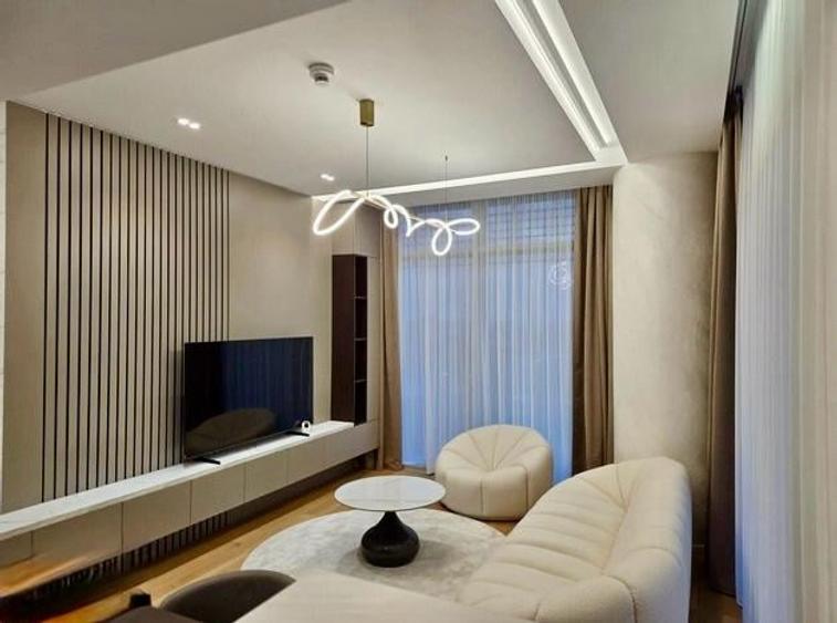 Apartament cu 3 camere semidecomandat în Floreasca