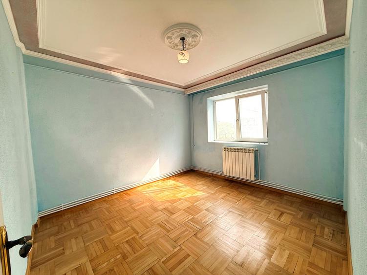 Apartament cu 4 camere decomandat în Frumoasa