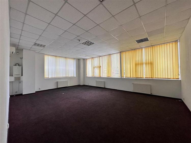 Spațiu comercial, de 500 mp, în Exterior Vest
