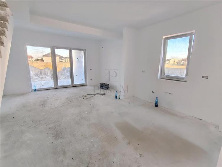 Duplex cu 4 camere cu Canalizare în Moșnița Nouă