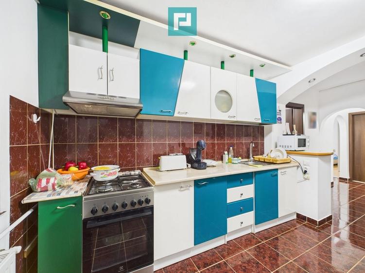 Apartament cu 3 camere decomandat, mobilat în Girocului