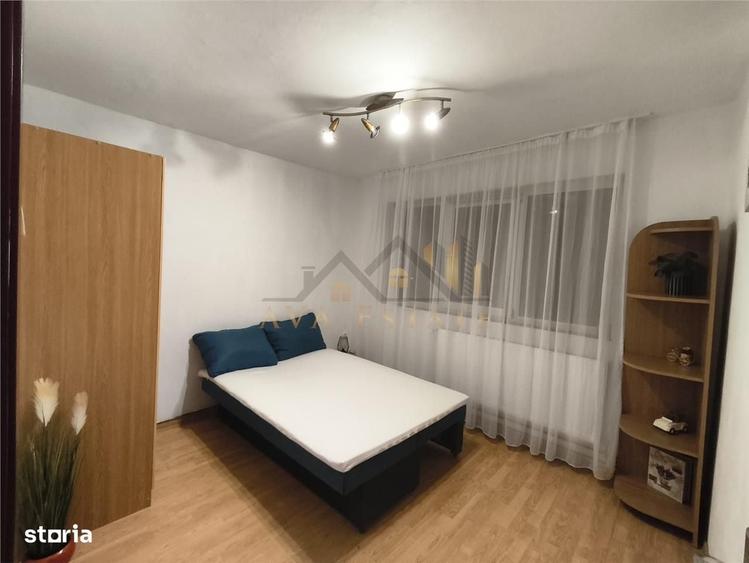 Apartament cu 3 camere semidecomandat în Cetății