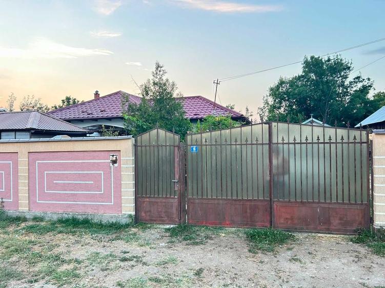 Casă cu 3 camere în Tătărăștii de Sus