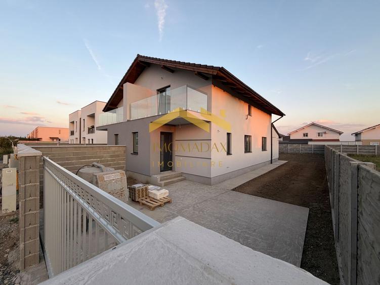 Duplex cu 4 camere cu Canalizare în Bucovăț (Remetea Mare)