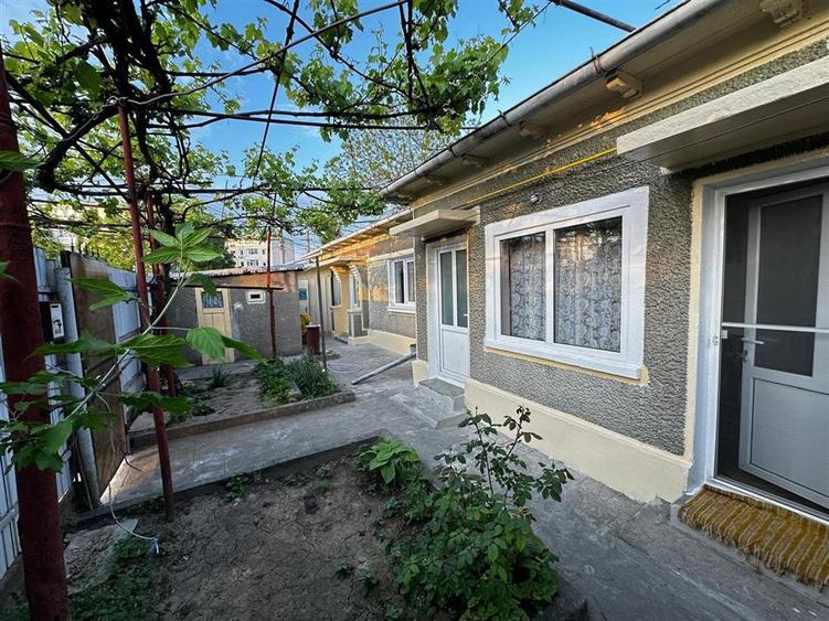 Casă cu 2 camere cu Teren 180 Mp în Apollo