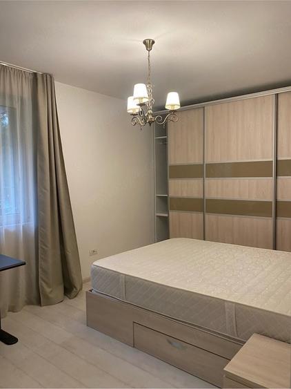 Apartament cu 3 camere semidecomandat în Floreasca