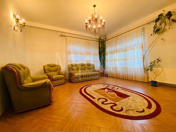Casă individuală cu 13 camere cu Canalizare în Gruia