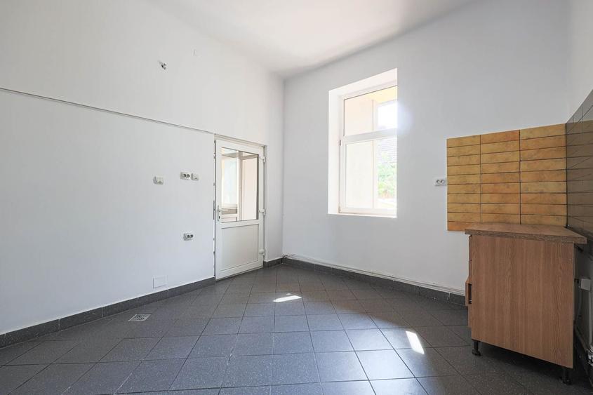 Spațiu comercial, de 42 mp, în Central