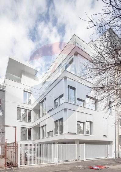 Apartament cu 3 camere decomandat în Națiunile Unite