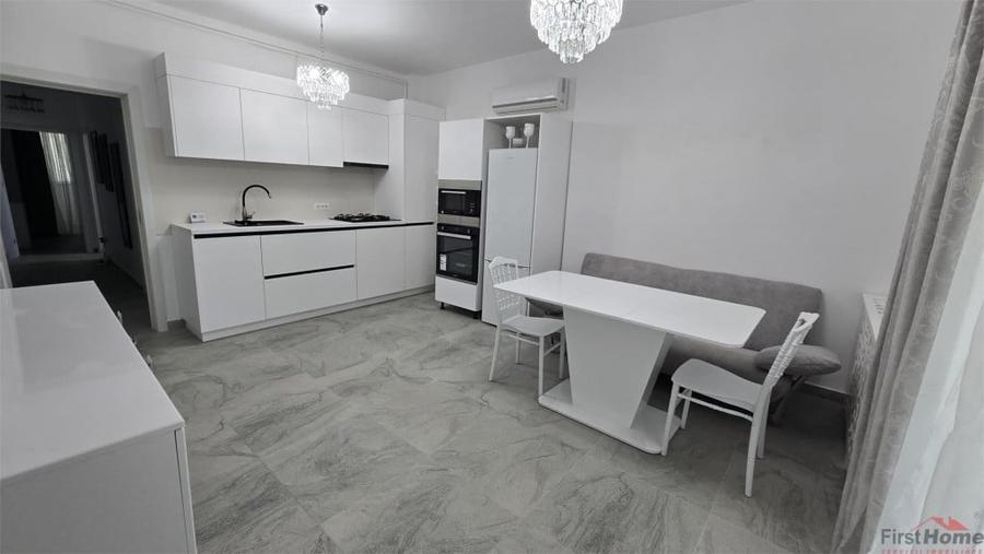 Apartament cu 3 camere decomandat în Sud