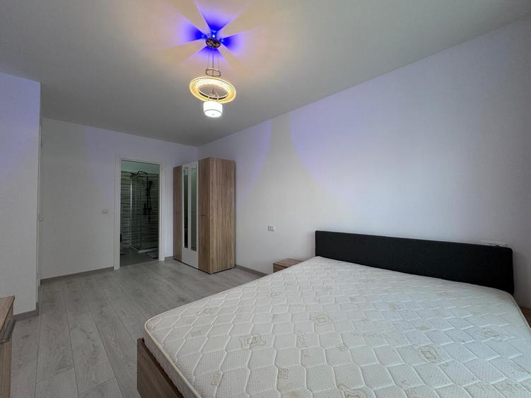 Apartament cu 3 camere decomandat, mobilat în Tractorul