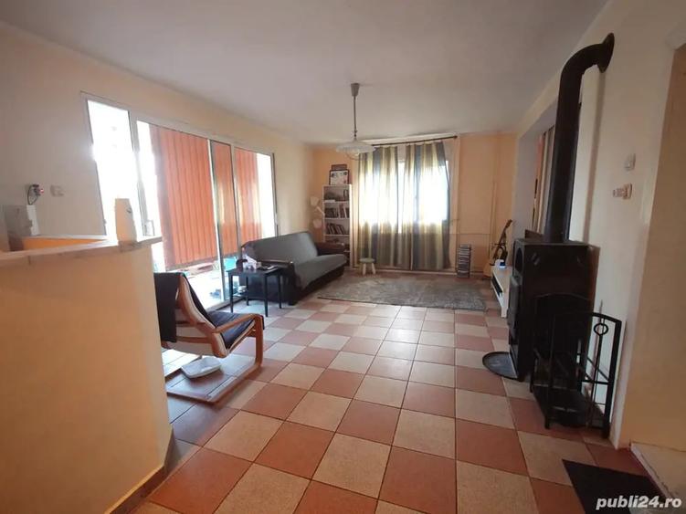 Casă cu 6 camere cu Teren 4500 Mp în Torontalului