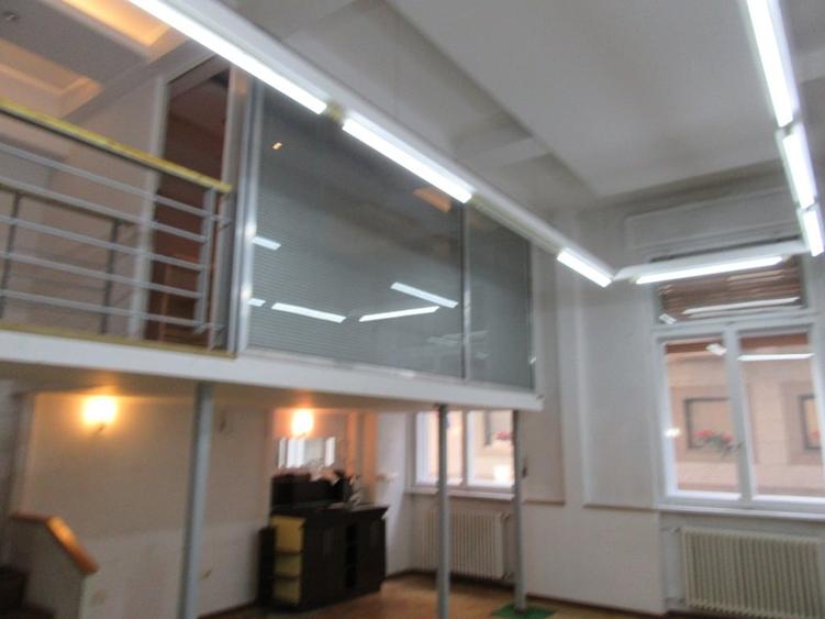 Birou, de 40 mp, în Sala Palatului