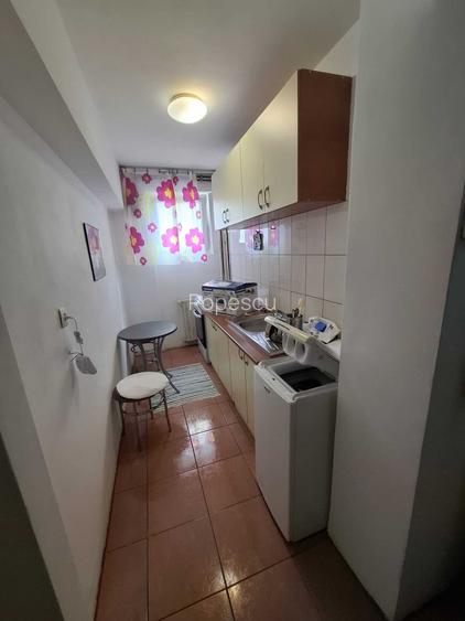 Inchiriat garsoniera confort I. Mobilata lemn masiv, bucatarie utilata . Garsoniera foarte curata. Chirie 350 euro/luna. .