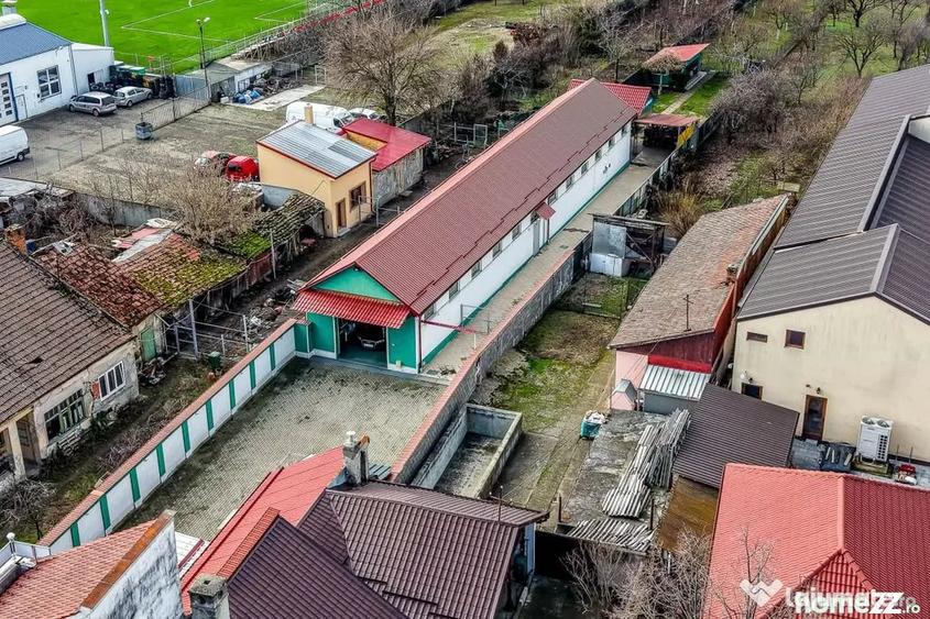 Spațiu comercial, de 890 mp, în Aradul Nou