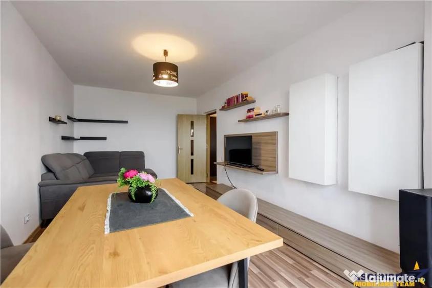 Apartament cu 3 camere decomandat în Dârste
