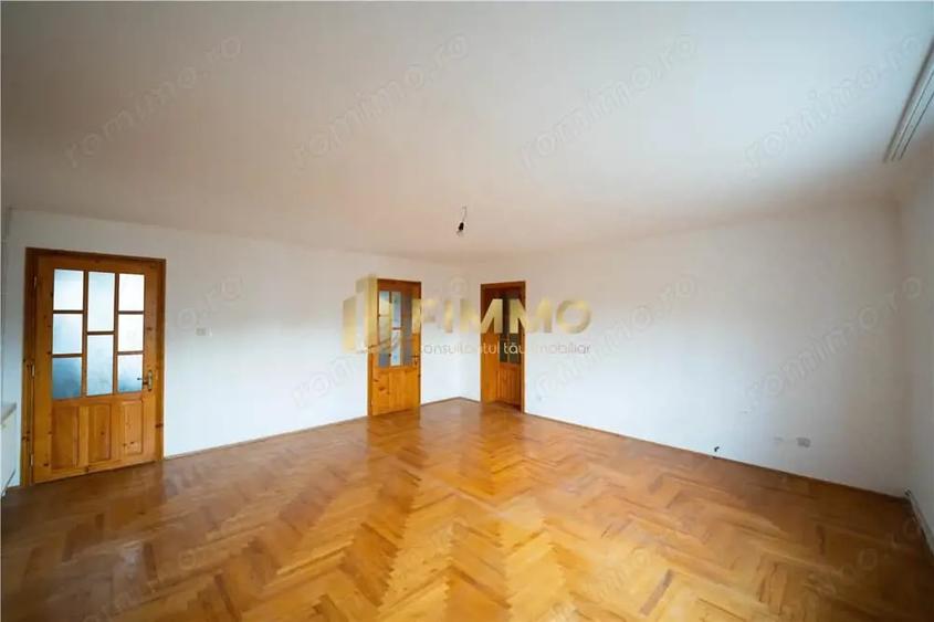 Casă cu Teren 1000 Mp în Obcini