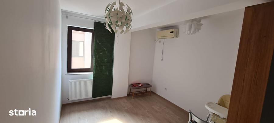 Apartament cu 3 camere decomandat în