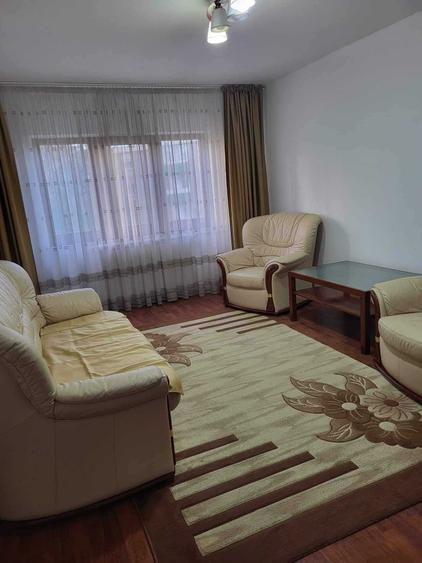 Apartament cu 3 camere în Decebal