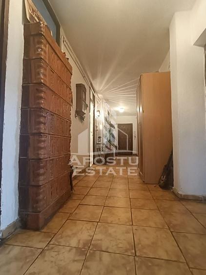 Apartament cu 4 camere decomandat, mobilat în Aradului