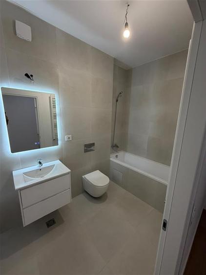 Apartament cu 2 camere decomandat în Baza 3