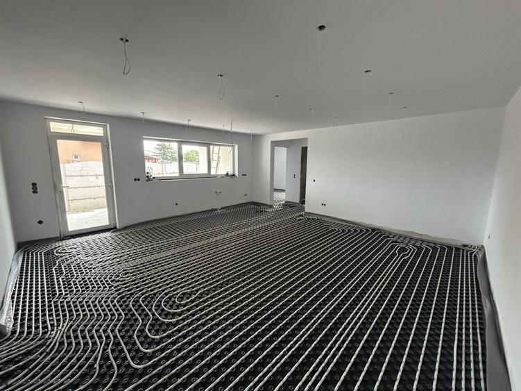 Casă cu 3 camere în Lazuri