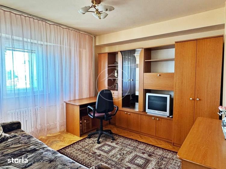 Apartament cu 4 camere decomandat în Decebal