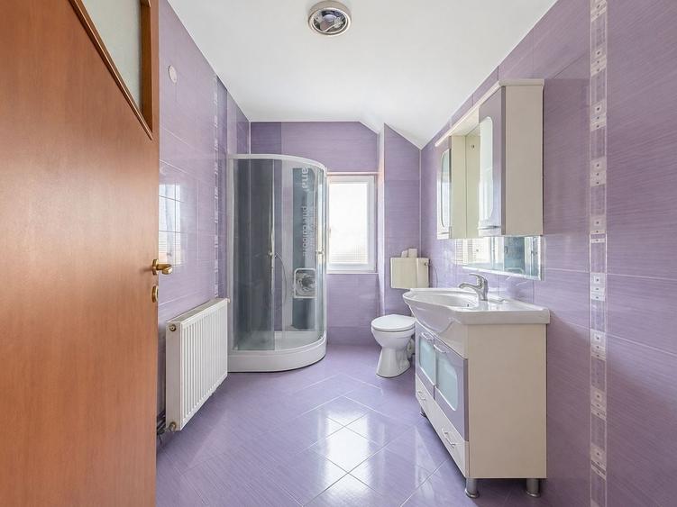 Casă individuală cu 7 camere cu Canalizare în Exterior Nord
