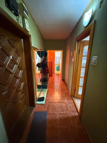 Apartament cu 3 camere semidecomandat în Unirii Sud