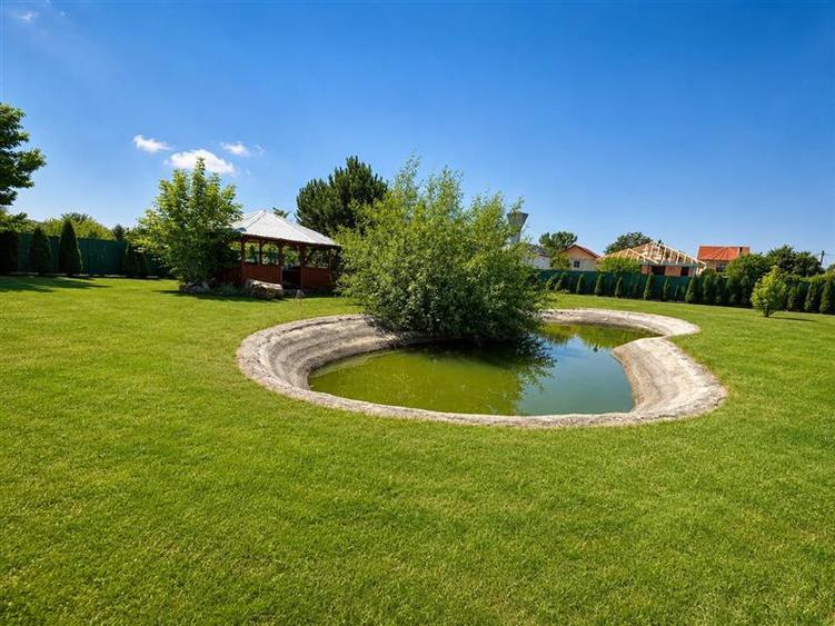 Casă individuală cu 4 camere cu Canalizare în Sud