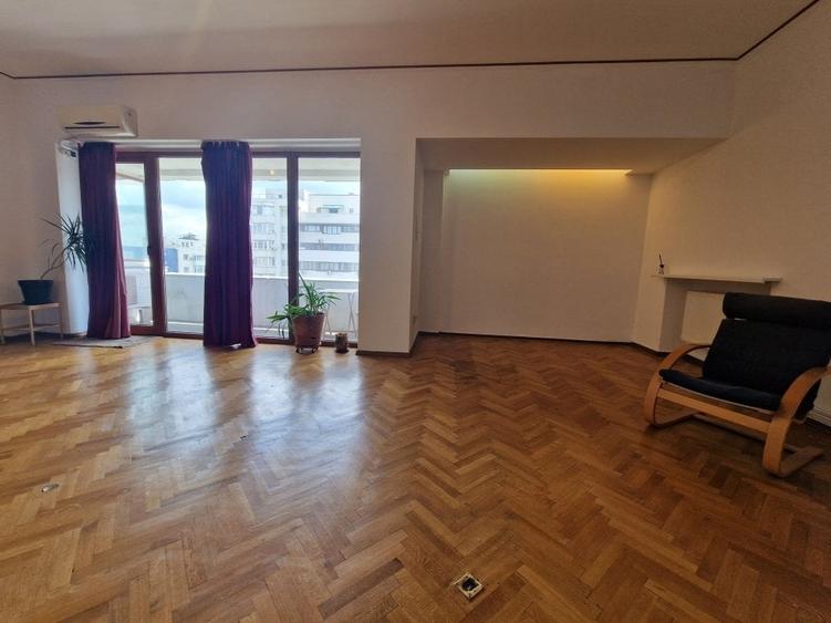 Apartament cu 4 camere decomandat, mobilat în Universitate