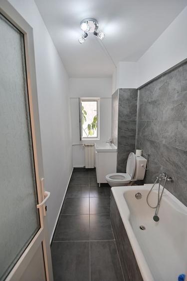 Apartament cu 2 camere decomandat în P-ța Alba Iulia