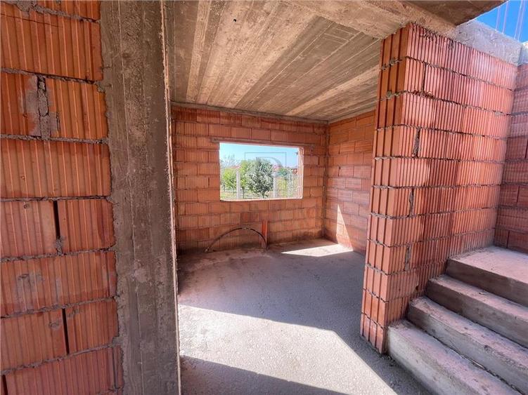 Duplex cu 4 camere cu Canalizare în Moșnița Veche