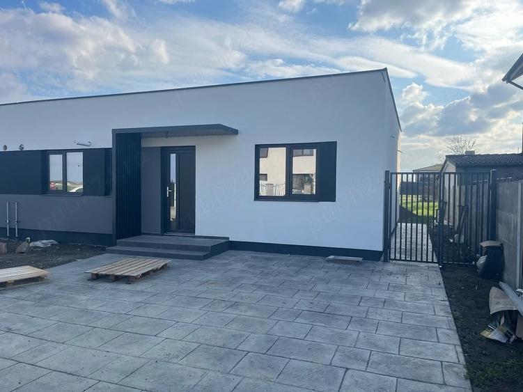 Casă cu 3 camere cu Teren 600 Mp în Dumbrăvița