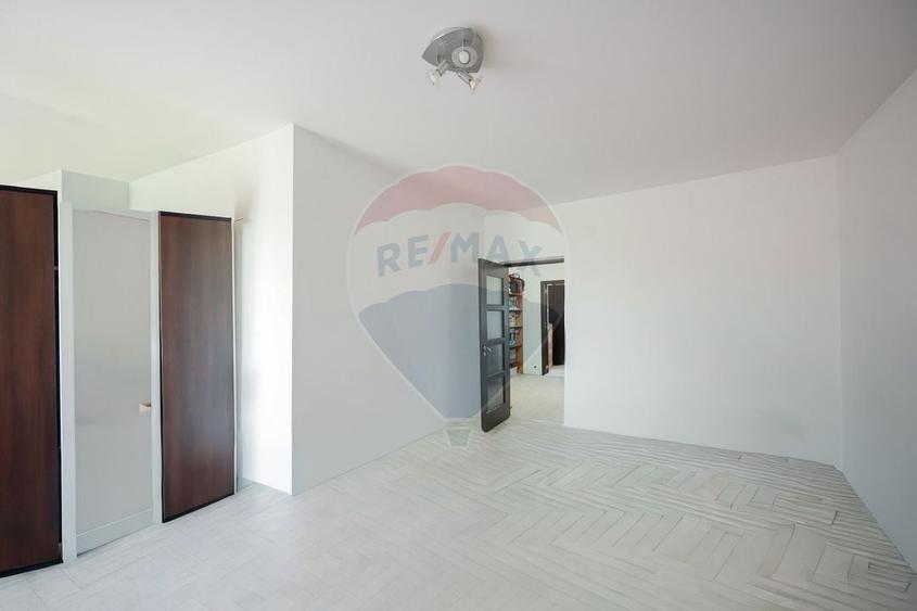 Duplex cu 3 camere cu Teren 241 Mp în Iosia