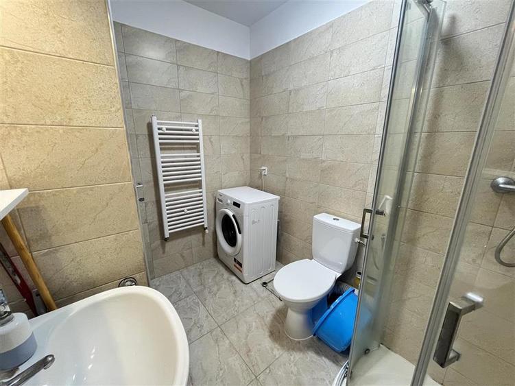 Apartament cu 2 camere semidecomandat, mobilat în Industrial Vest