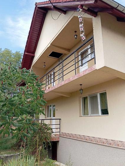 Casă cu 4 camere în Central